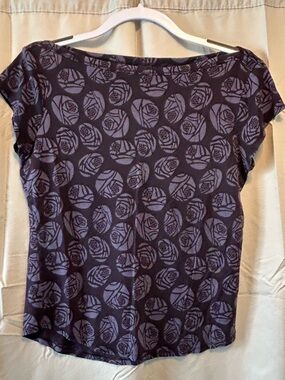 GAP Lavender Rose Circle Short Sleeve Tee